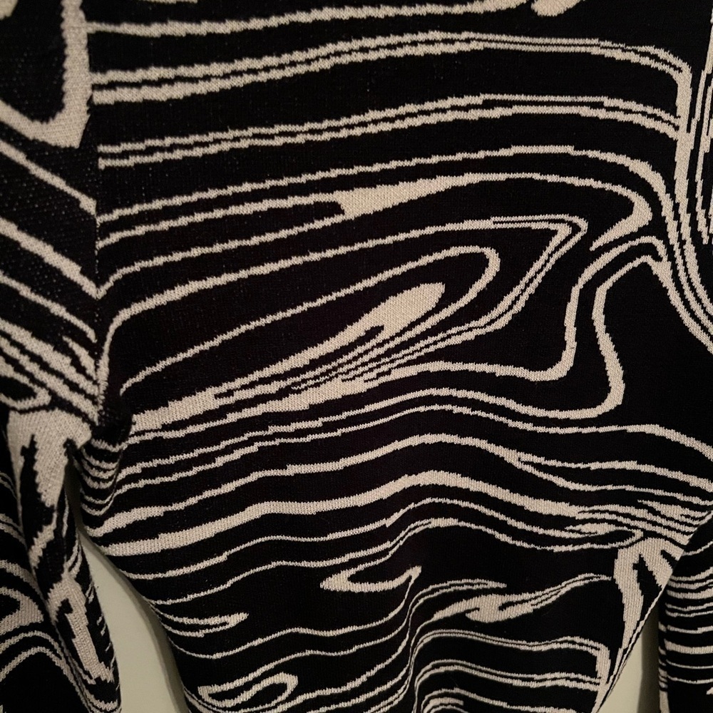 ASTR the Label Sweater Womens Medium Black Cream Sadie Marble Swirl Sweetheart - Picture 11 of 11